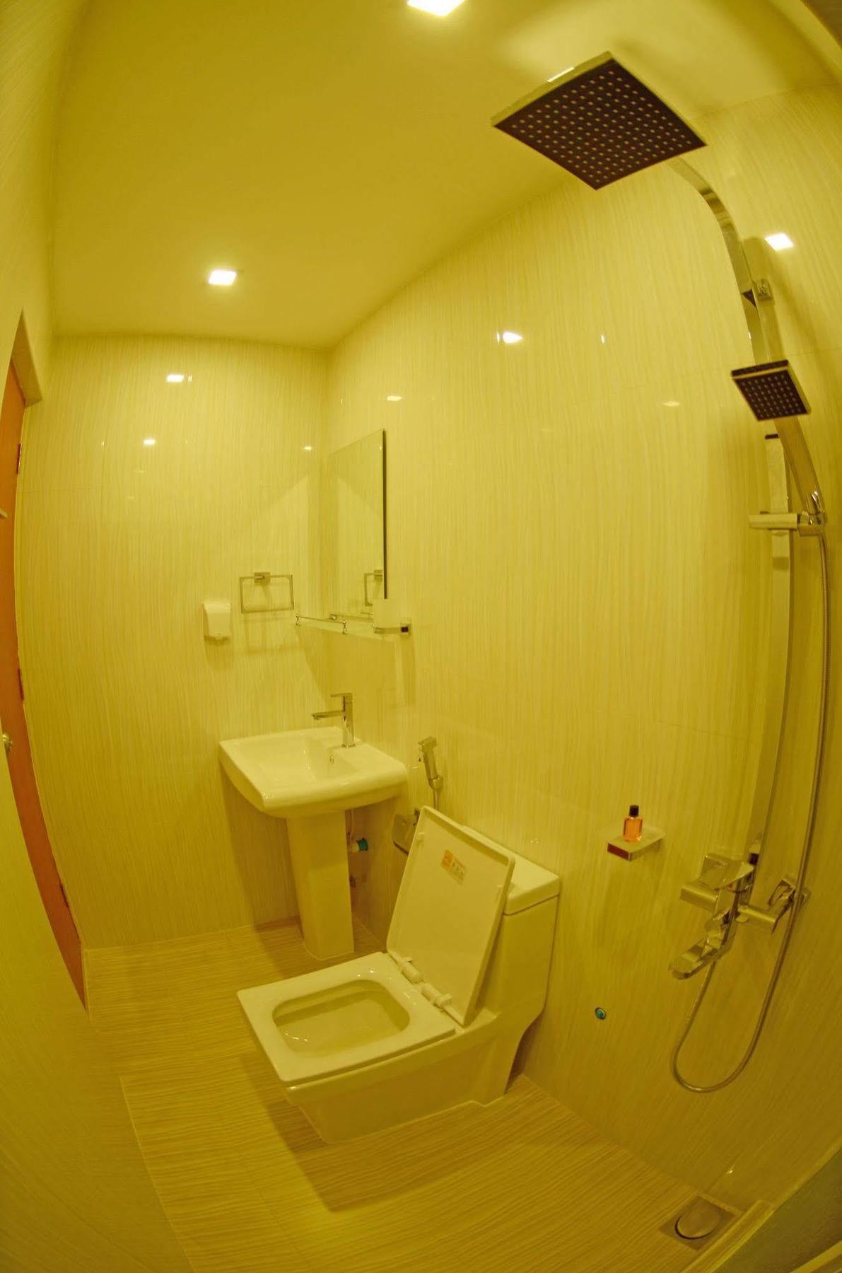 Royal Pearl Inn 马富施 外观 照片